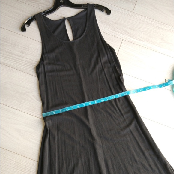 Pair of Drapy Dresses - Picture 5 of 12